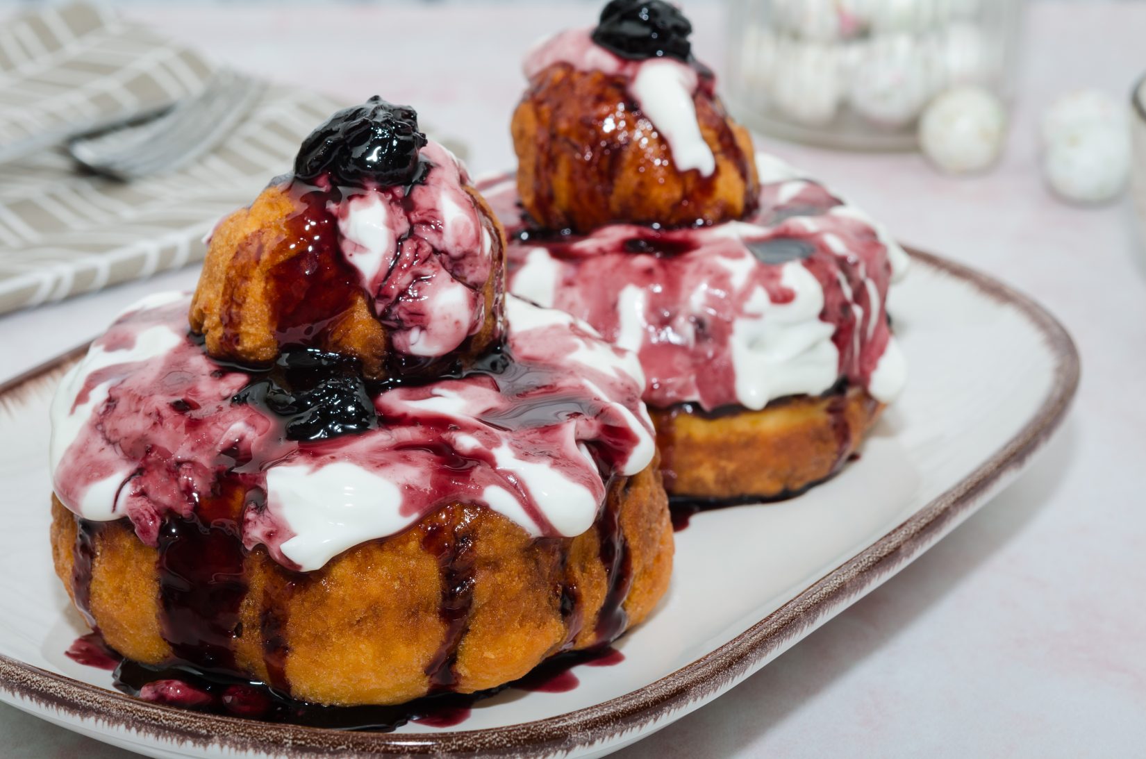 Papanasi - romanian specialty. Papanasi - a traditional romanian dessert